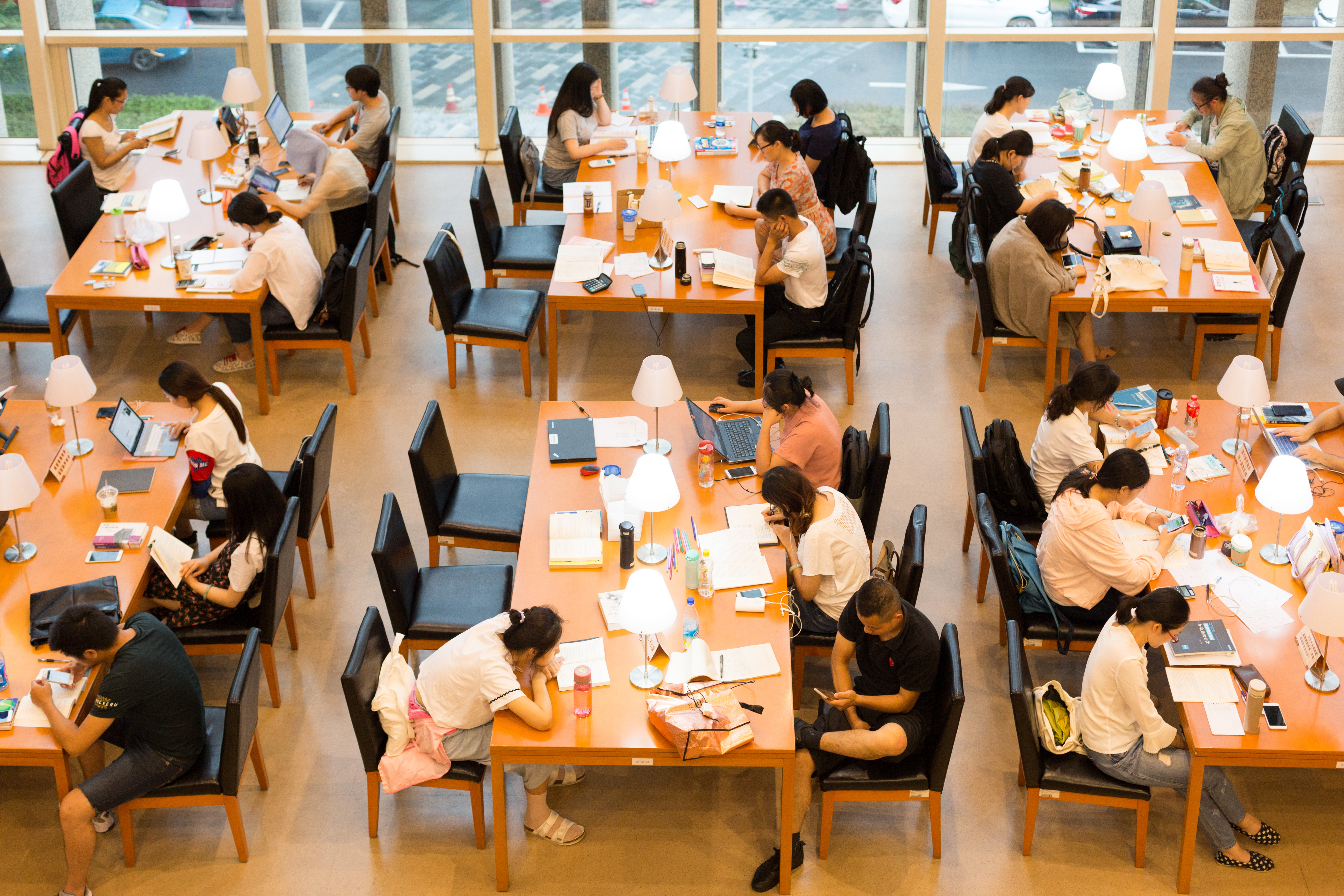 德国双元制职业教育：企业与学校合作的理论框架